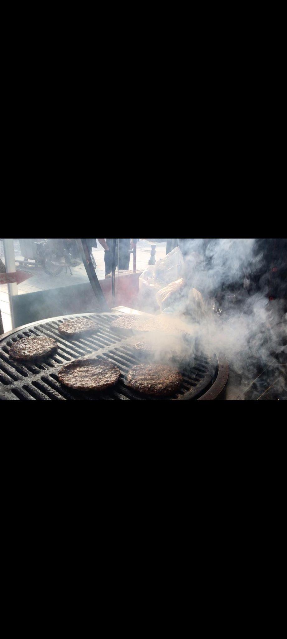 برگر زغالی پامنار