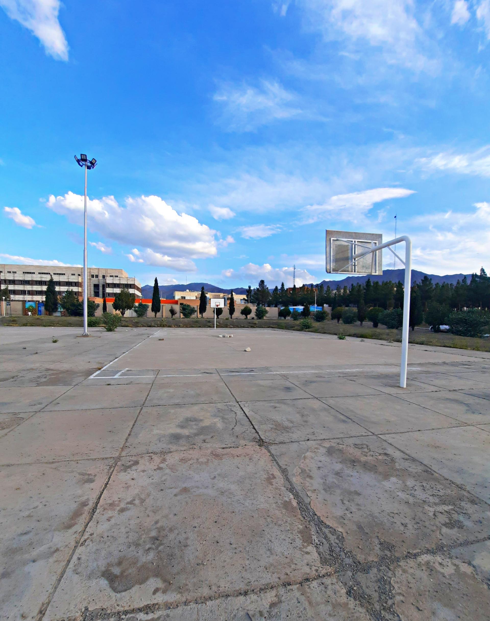 سالن ورزشی سرپوشیده کارگران
