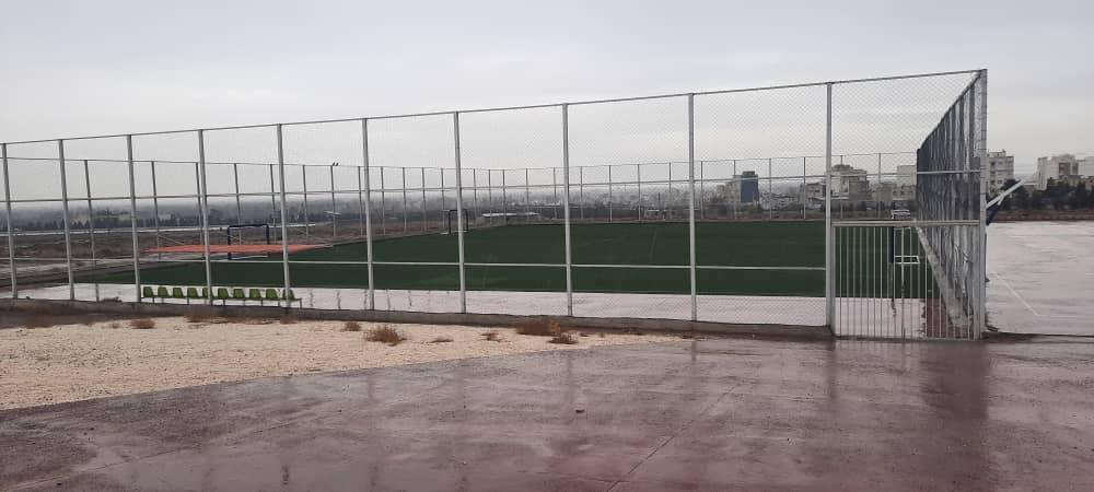 زمین فوتبال چمن دانشگاه صنعتی اصفهان