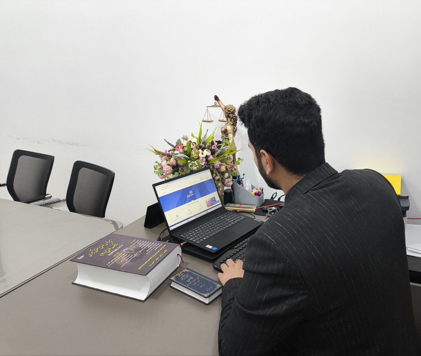 وکیل پایه یک دادگستری امیر صدرا علیزاده