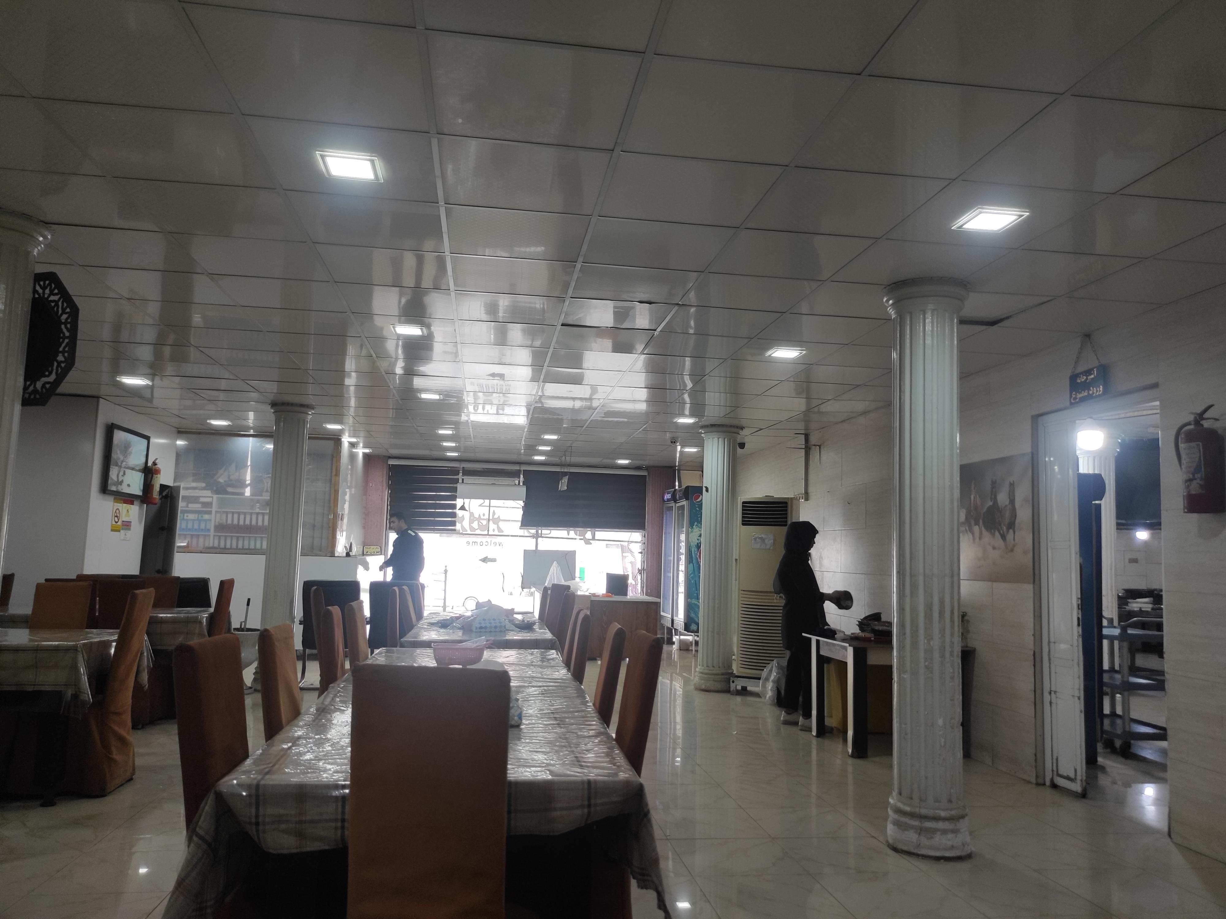 رستوران و بیرون‌بر افرا