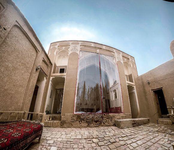 اقامتگاه خواجه ابومنصور ریابی(پورقیصر)