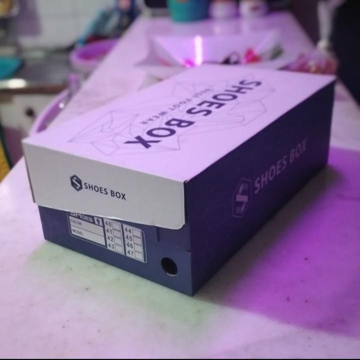 جعبه سازی کفش علیزادگان