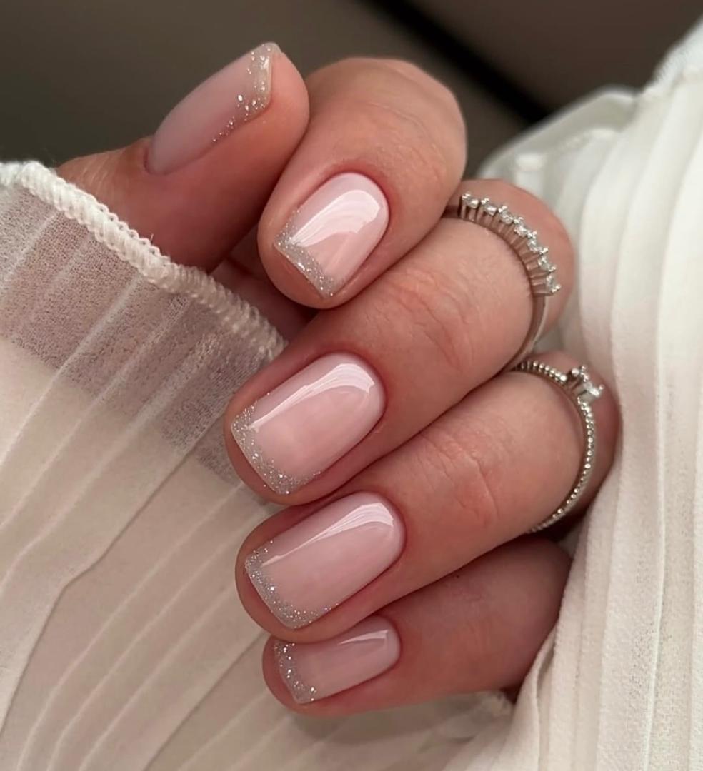 سالن زیبایی مانلی فخر( تخصصی ناخن و مژه)