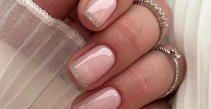 سالن زیبایی مانلی فخر( تخصصی ناخن و مژه)