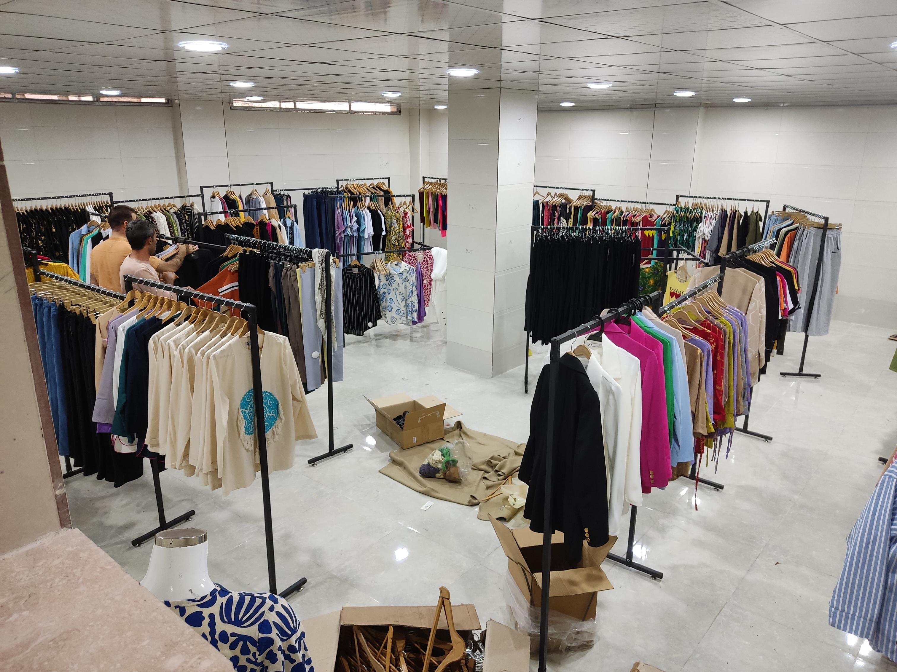 فروشگاه لباس زنانه و بچگانه شاماران