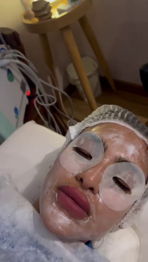 پاکسازی پوست و فیشال تخصصی فریال