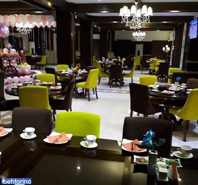 کافه رستوران مانیا