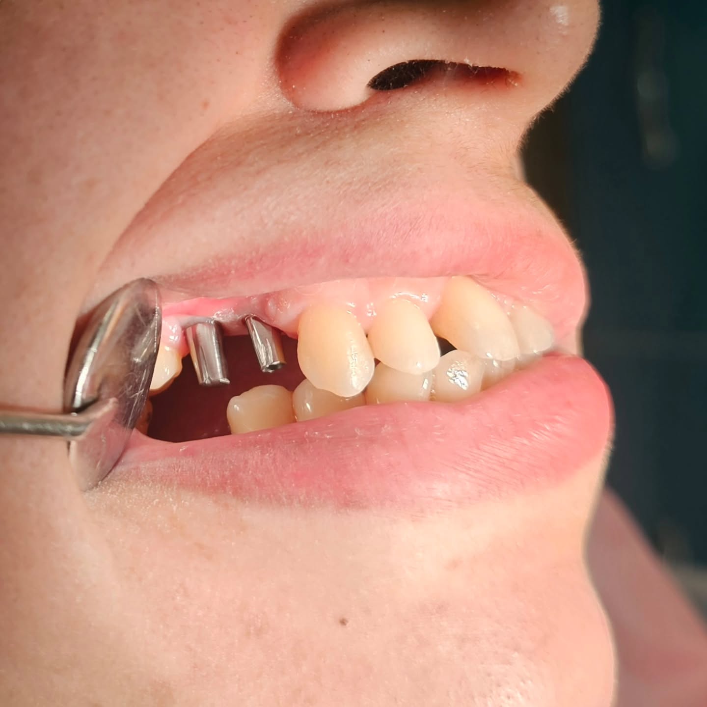 کلینیک دندانپزشکی دکتر مهدی عینی