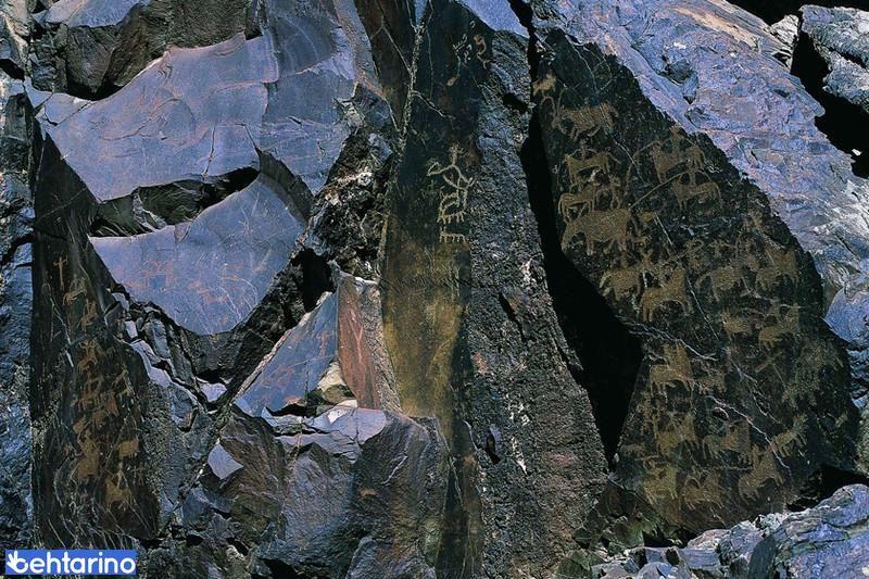 سنگ نگاره های کوه مهرگان ( سراوان)