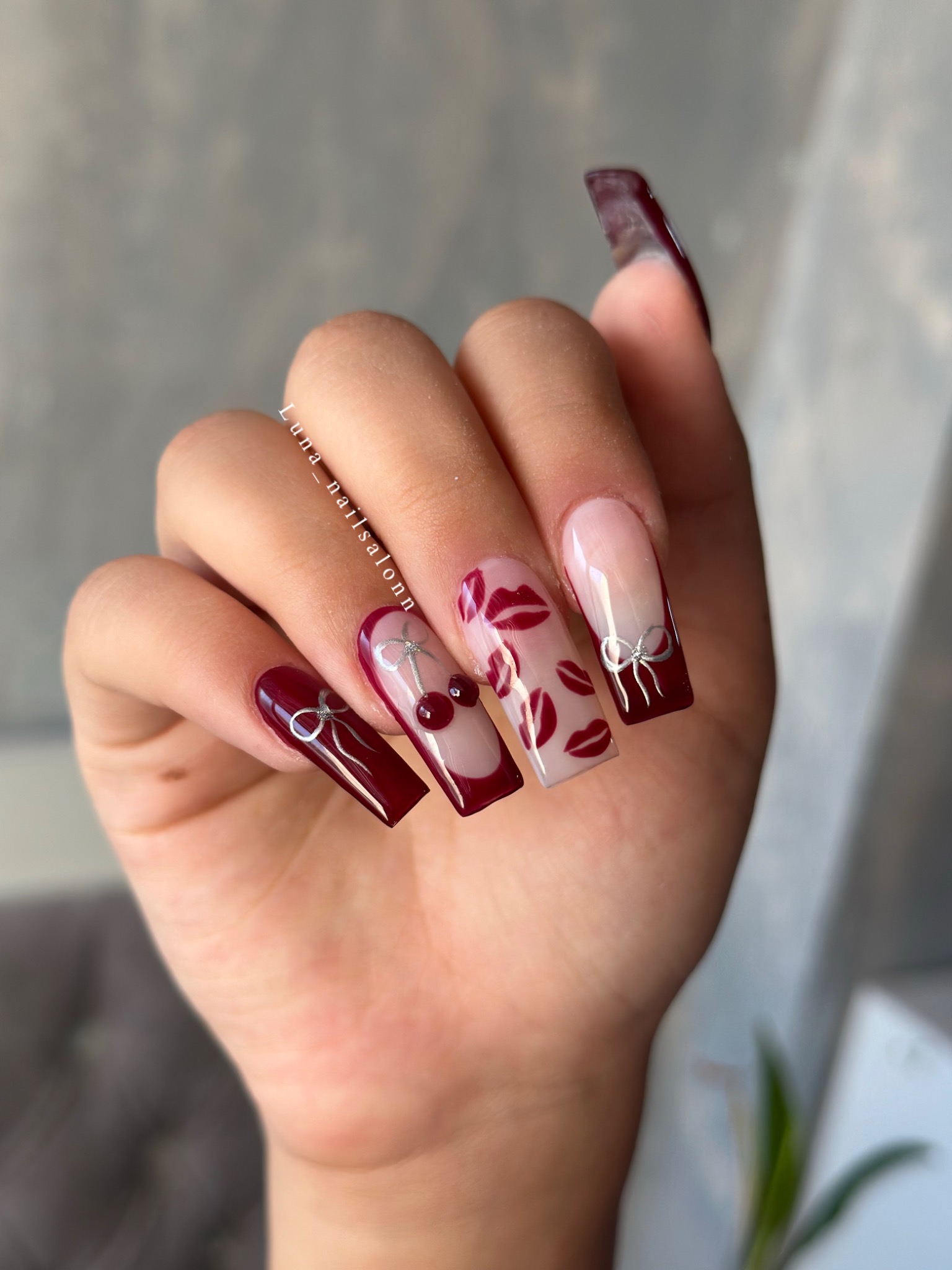 مرکز تخصصی کاشت ناخن و مژه لونا