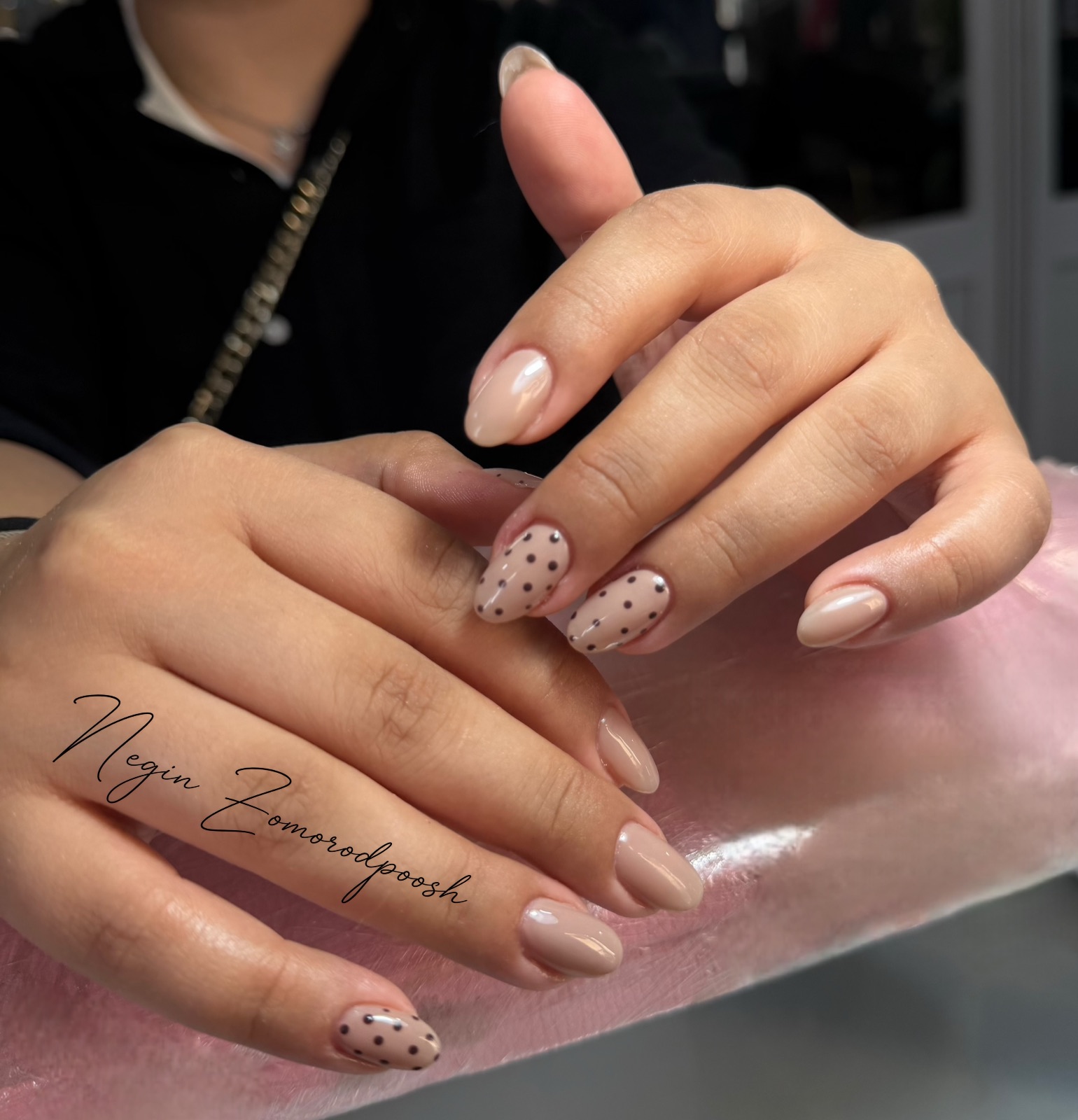 مرکز تخصصی مژه و ناخن فانلی