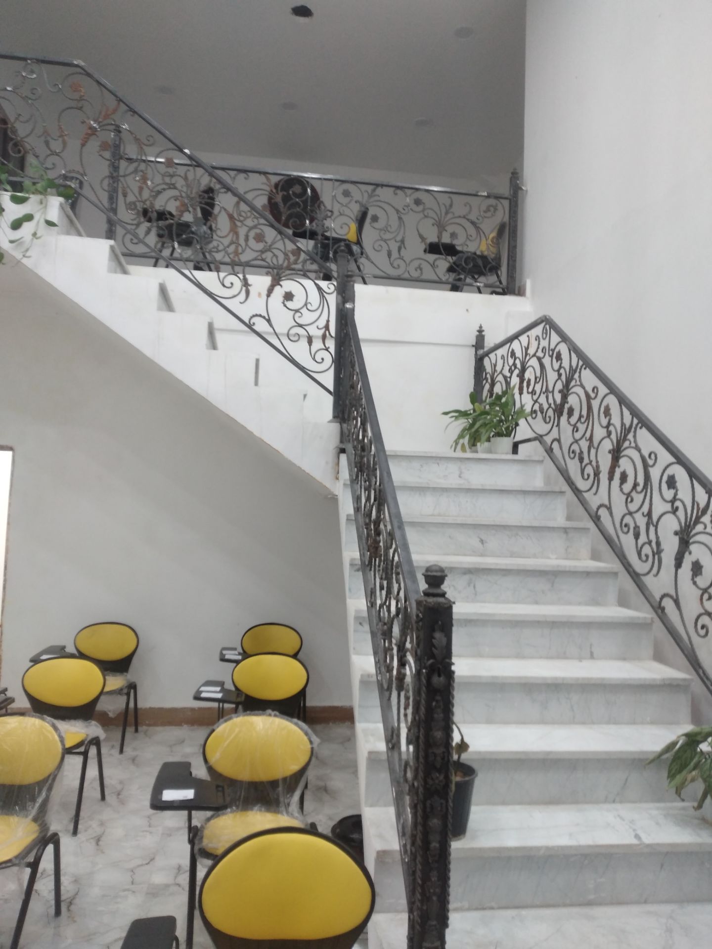 مدرسه غیر انتفاعی آینده سازان