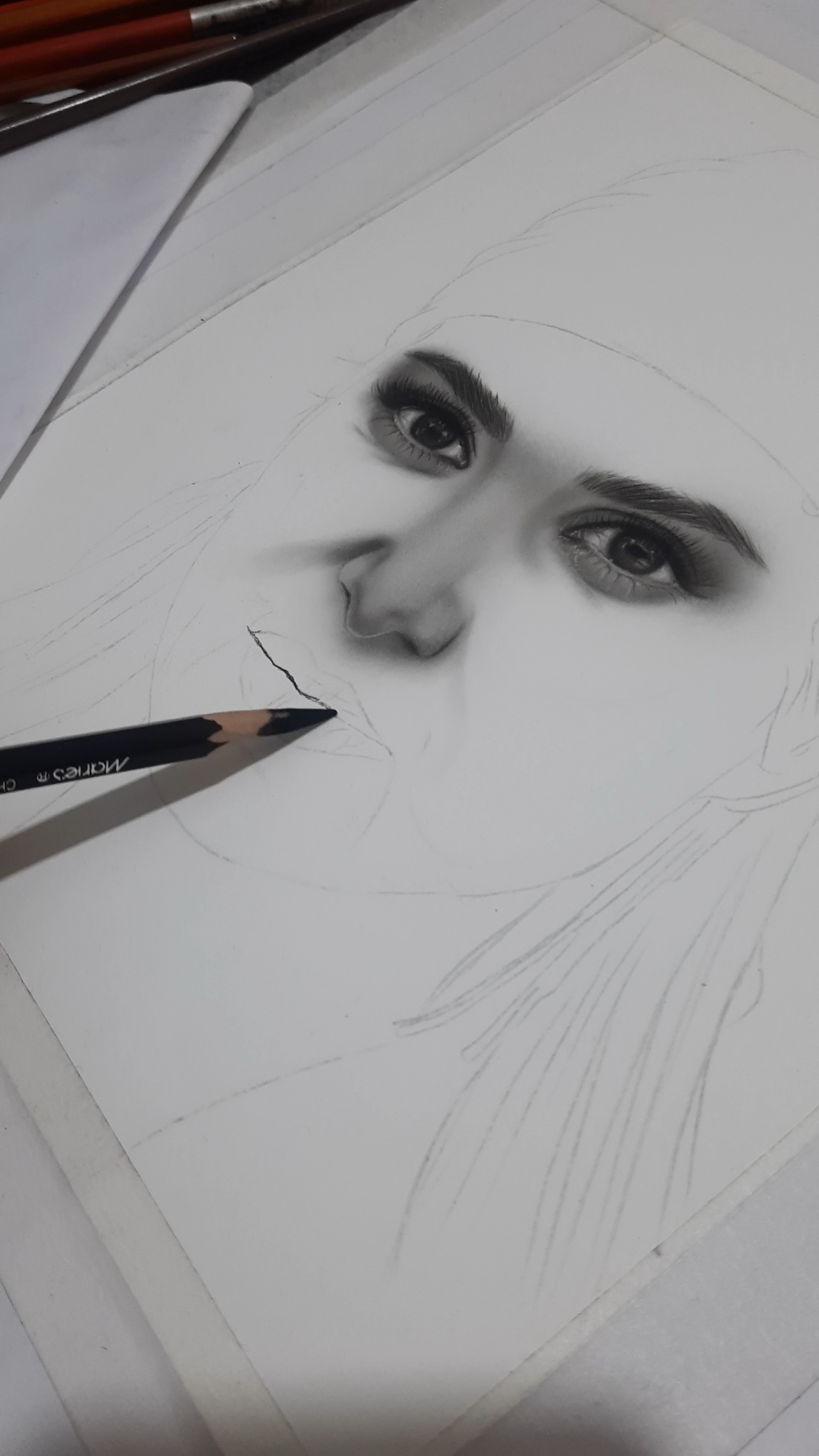 طراحی چهره سیاه قلم سوده