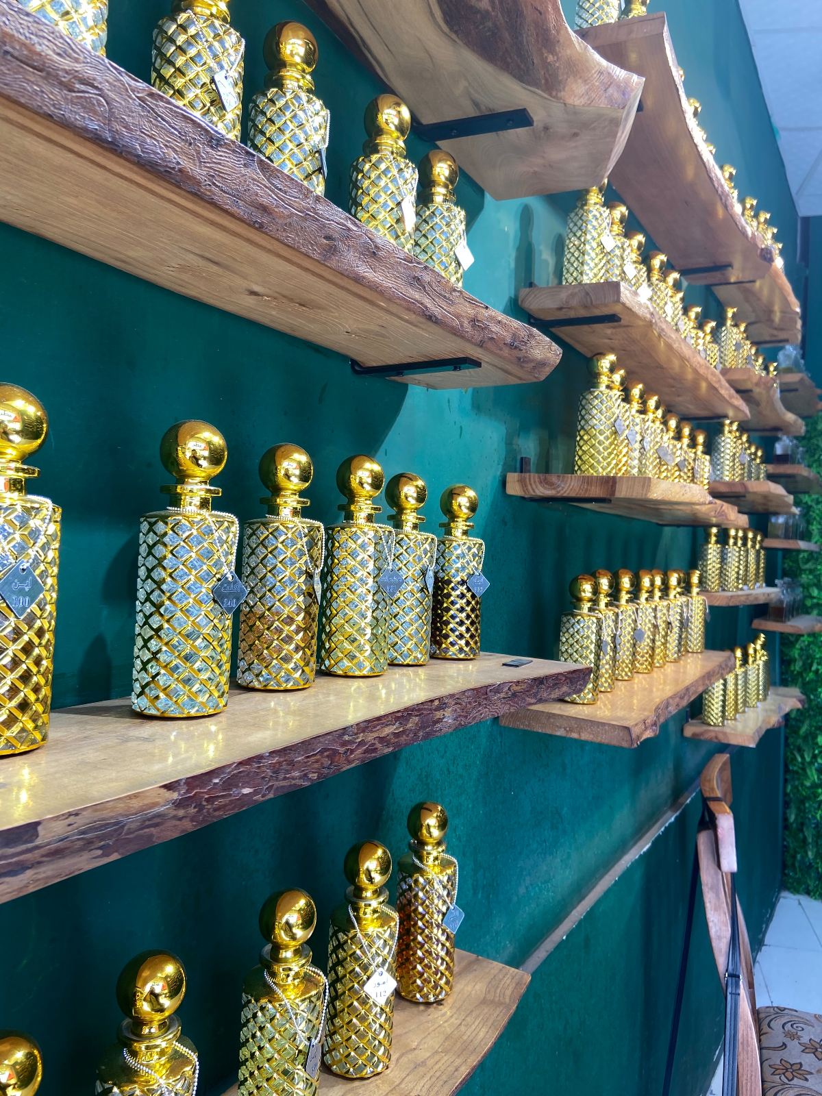 گالری و بازرگانی عطرانه