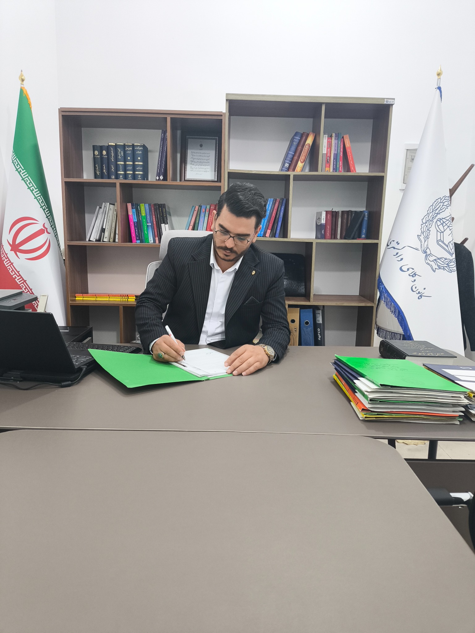 حسین علیزاده وکیل پایه یک دادگستری