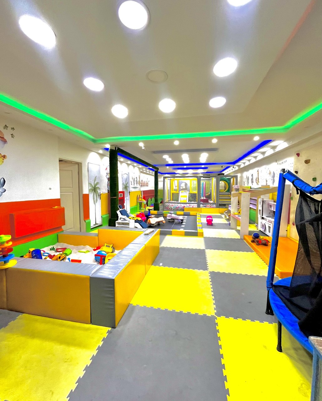 آکادمی زبان و پیش دبستانی بادبادک