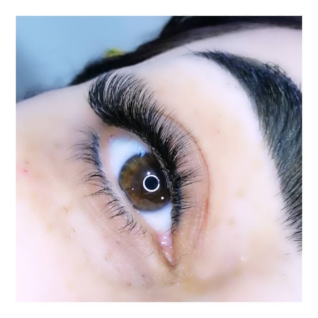 خدمات کاشت ناخون و‌ اکستنشن مژه مریم