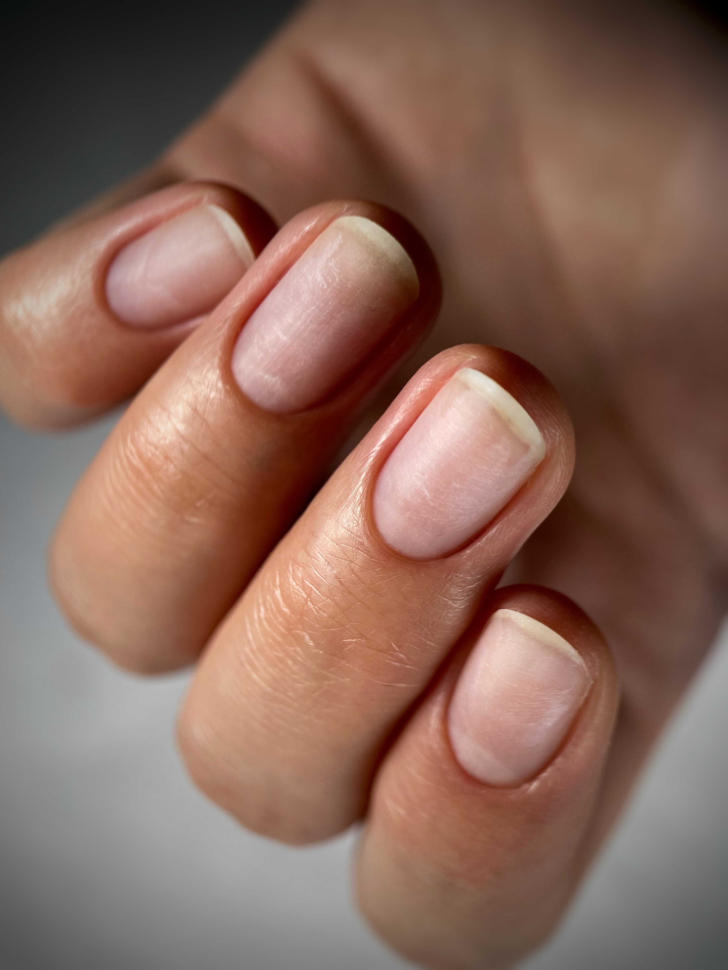 آموزش و خدمات تخصصی ناخن عاطفه تنها