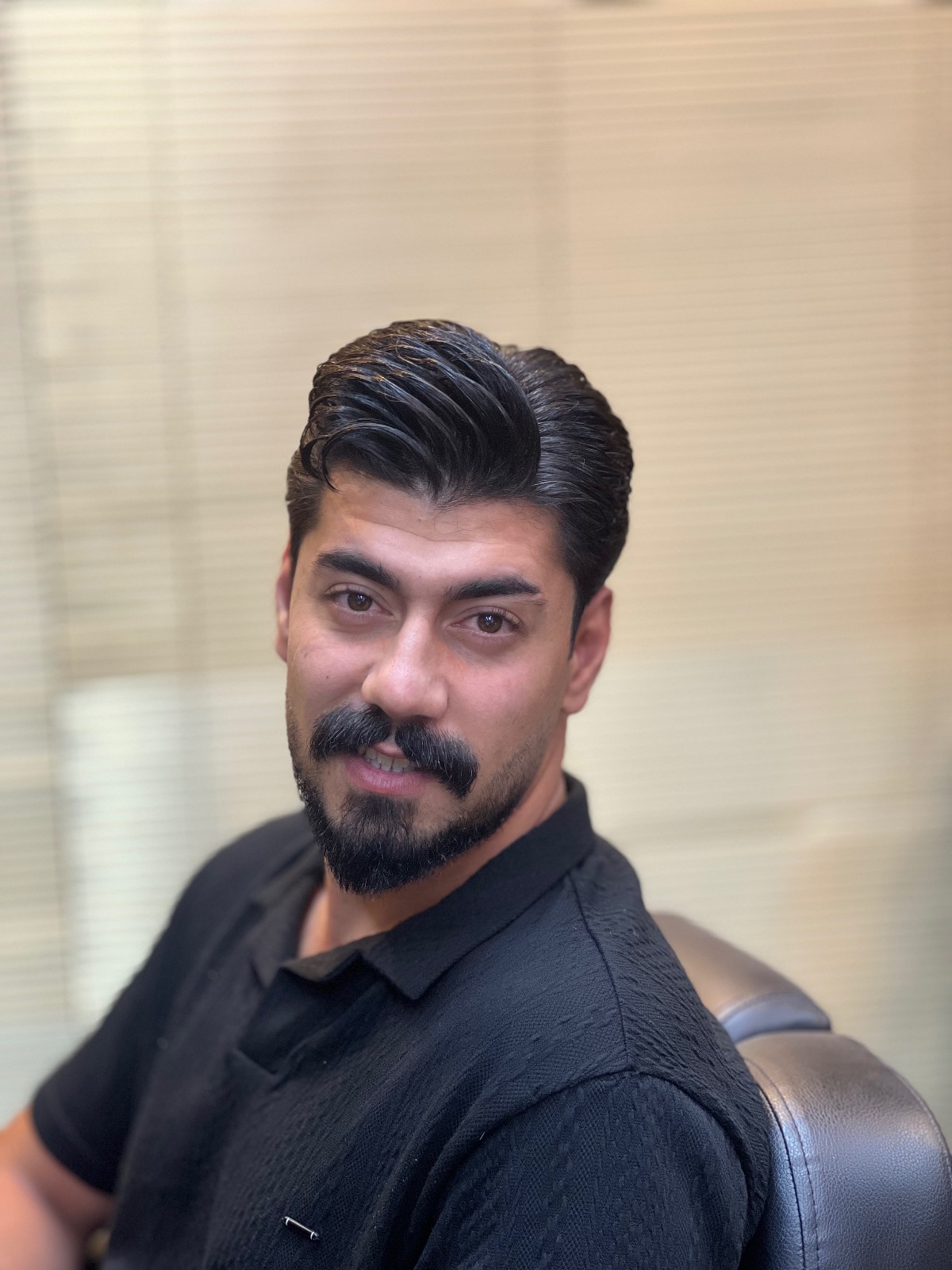 سالن مردانه وحید وطنی