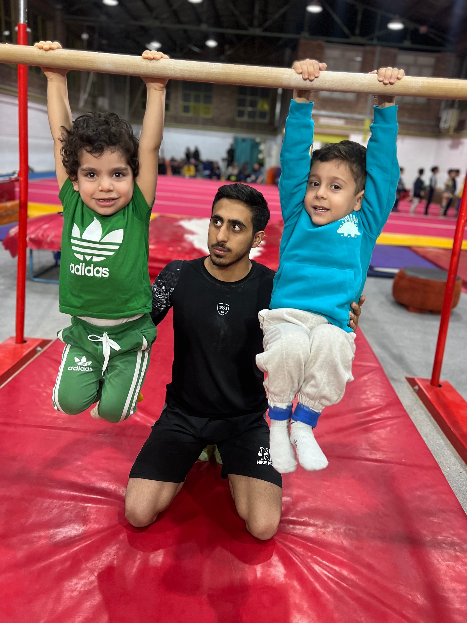 آکادمی تخصصی ژیمناستیک وحید ایزدفر