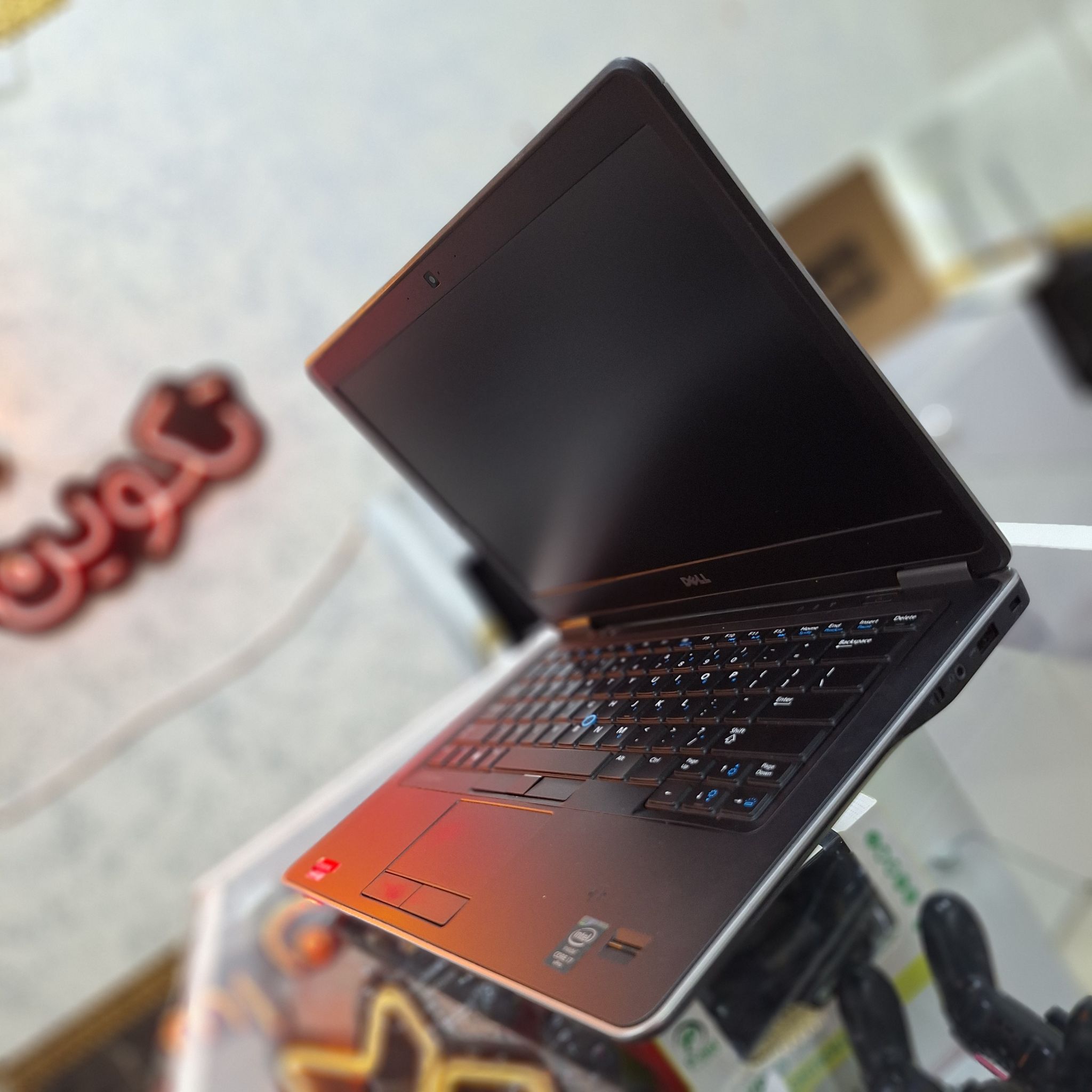 لپ‌تاپ و کنسول‌بازی تکوین‌استور