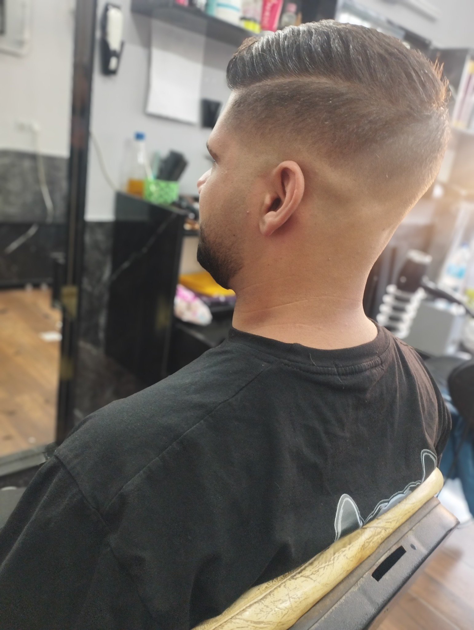 آرایشگاه مردانه مانوئل(علیرضا)