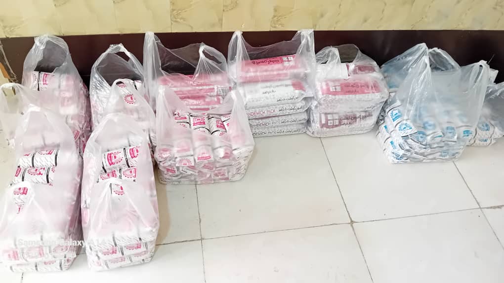 ساندویچ سرد اقتصادی و پیراشکی بیگی