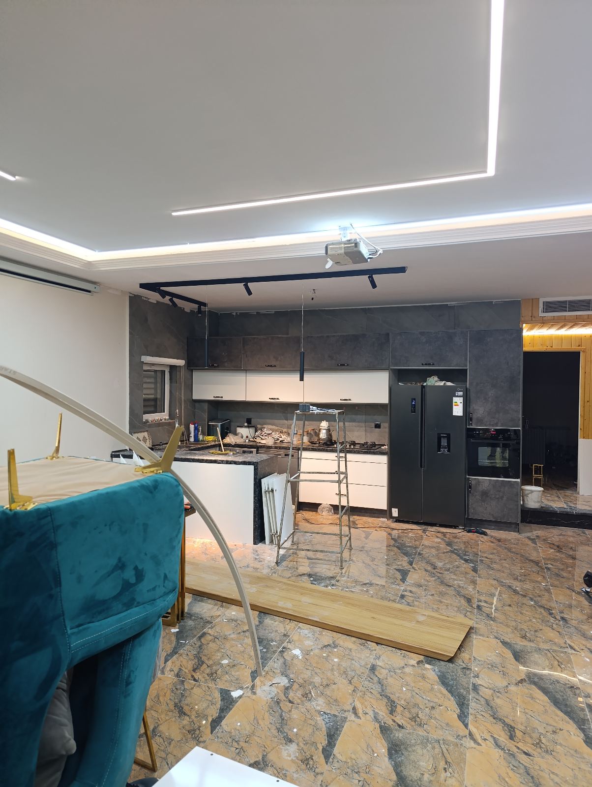 بازسازی ساختمان شرکت صدرا دکور