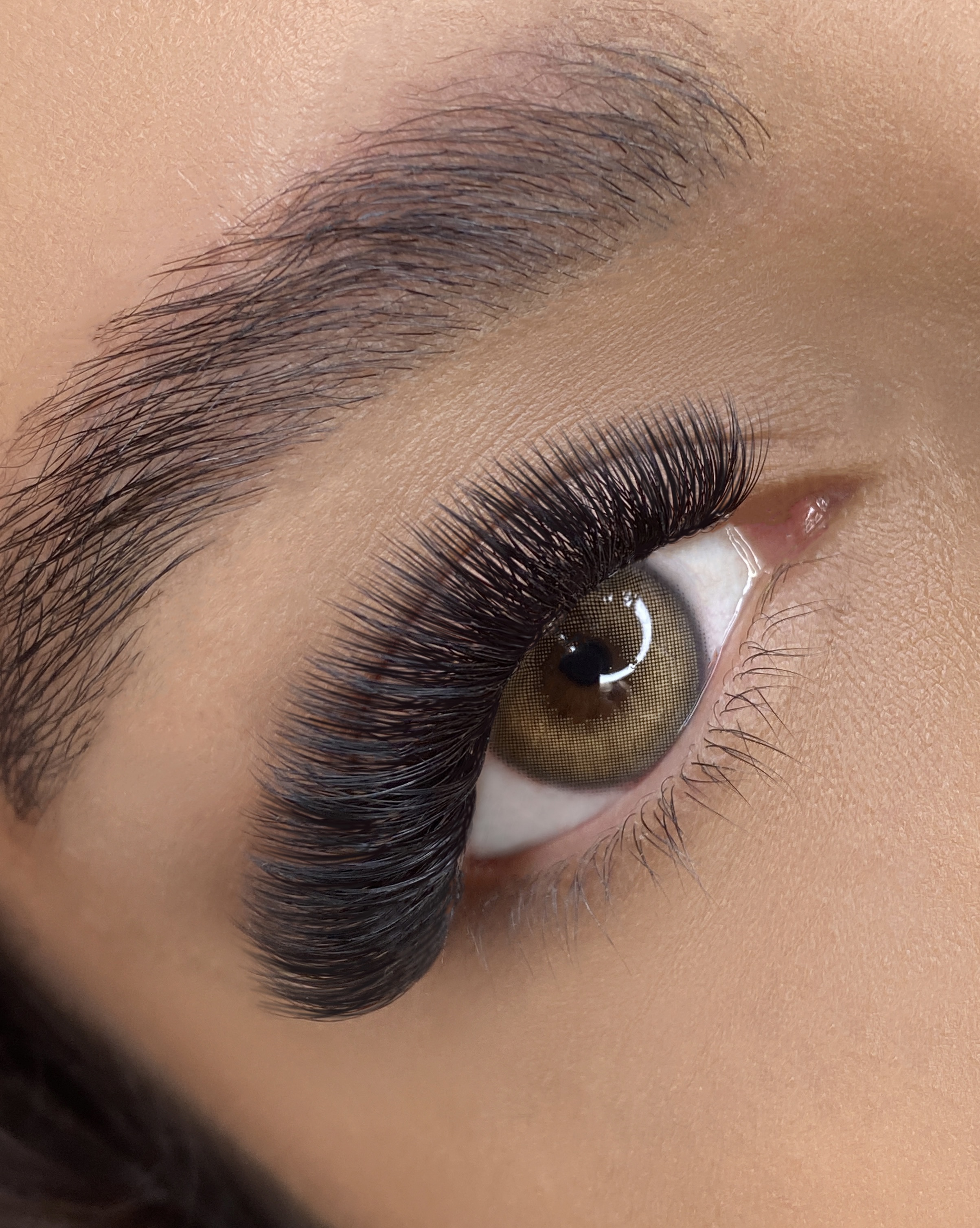 خدمات تخصصی اکستنشن مژه و ابرو مونا امین