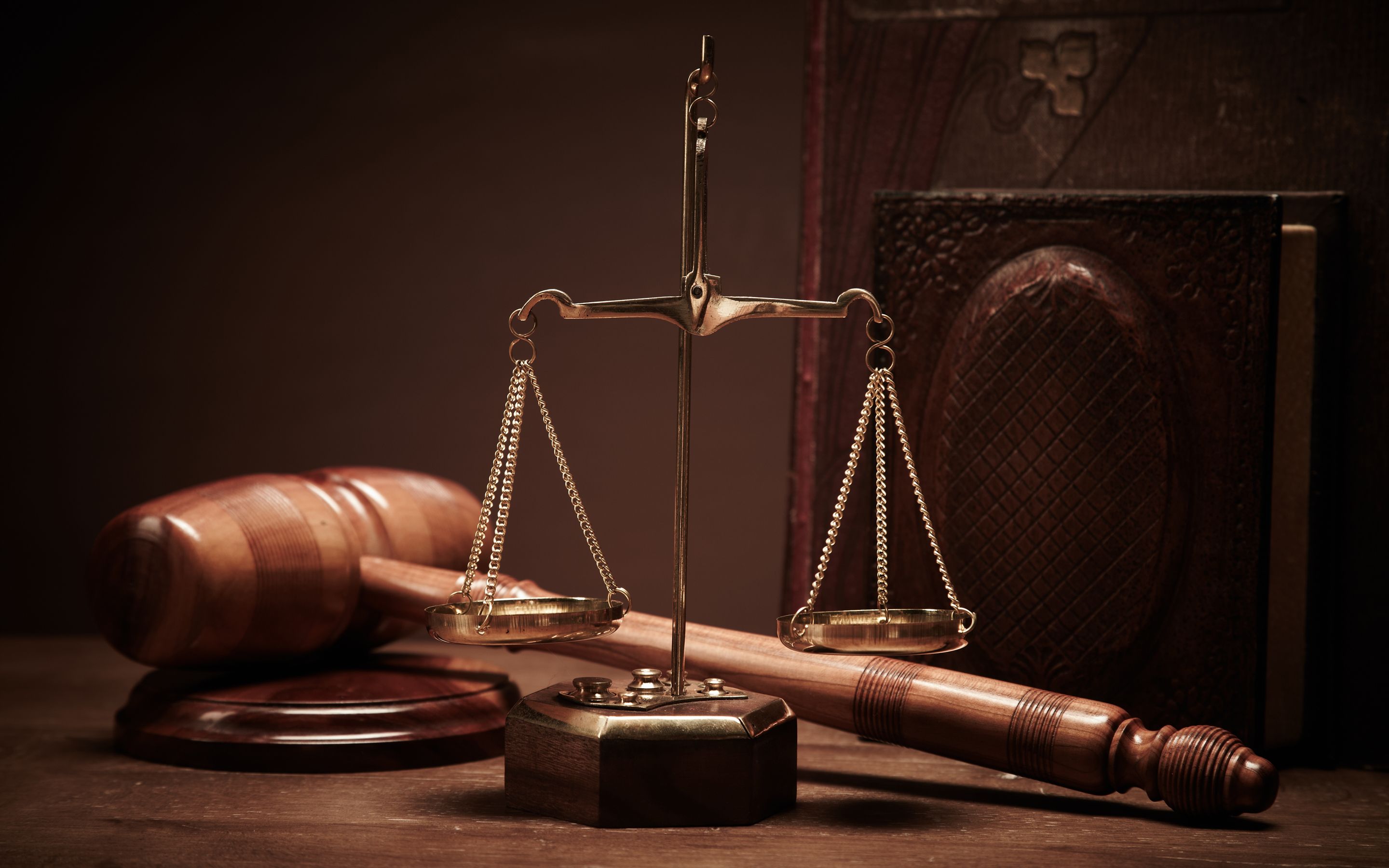 وکیل و موسسه حقوقی