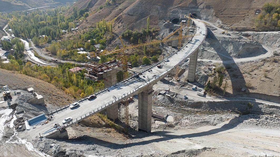 تولید کننده افزودنی های بتن و مواد شیمیایی ساختمان و راه سازی