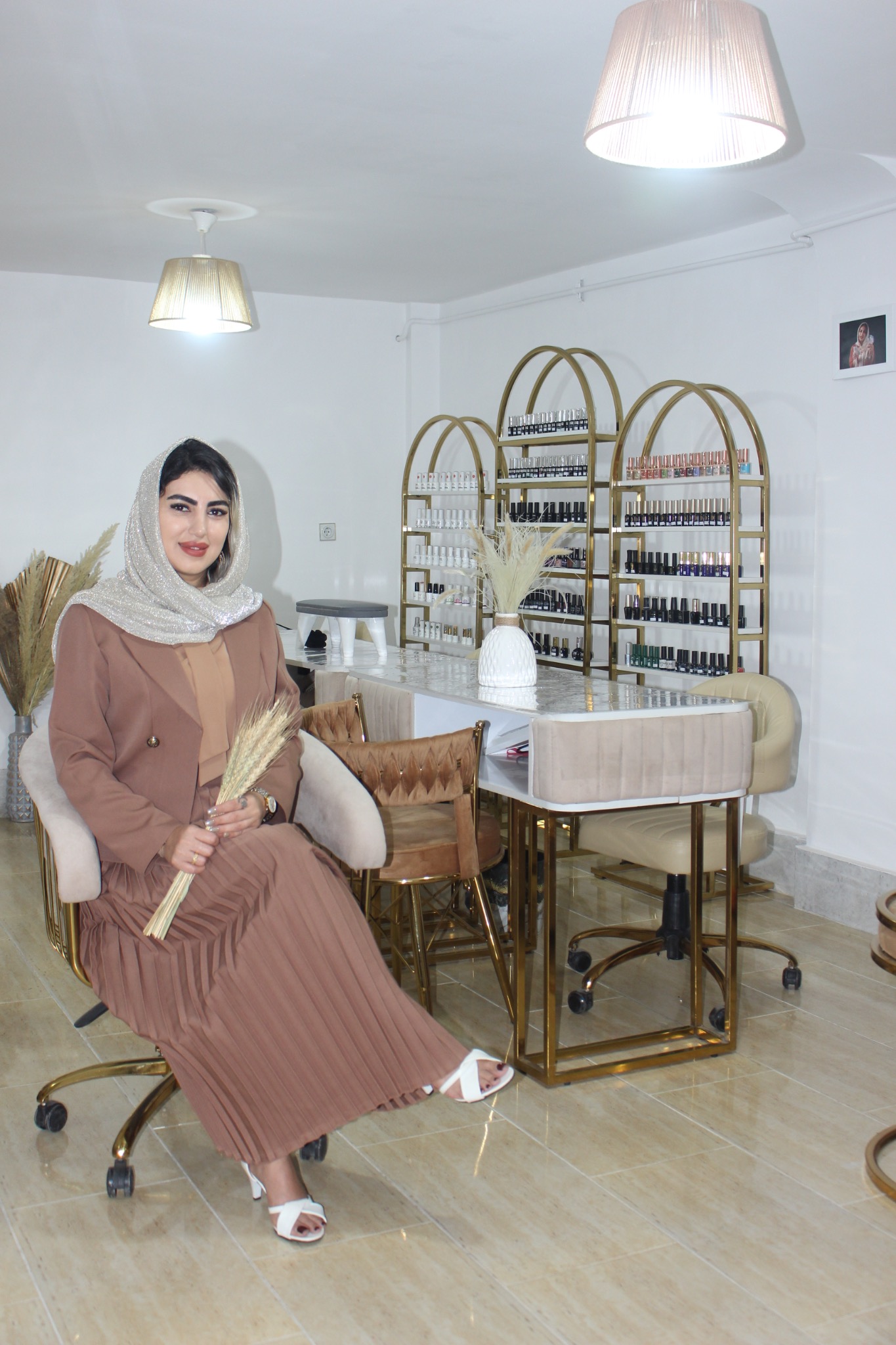 سالن زیبایی و کاشت ناخن نازنین محمدی