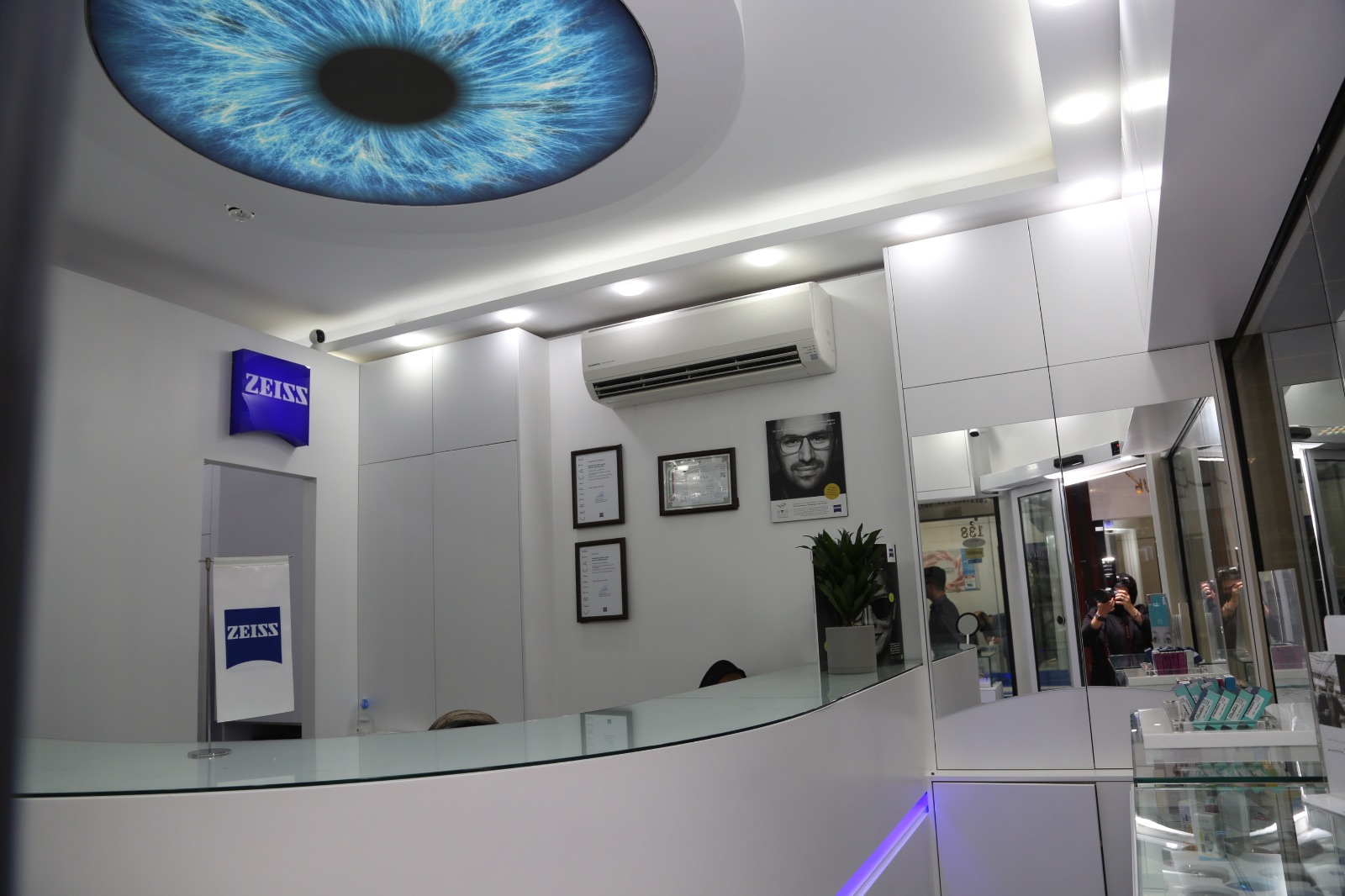 اپتیک نیک بین(نمایندگی رسمی عدسی زایس)