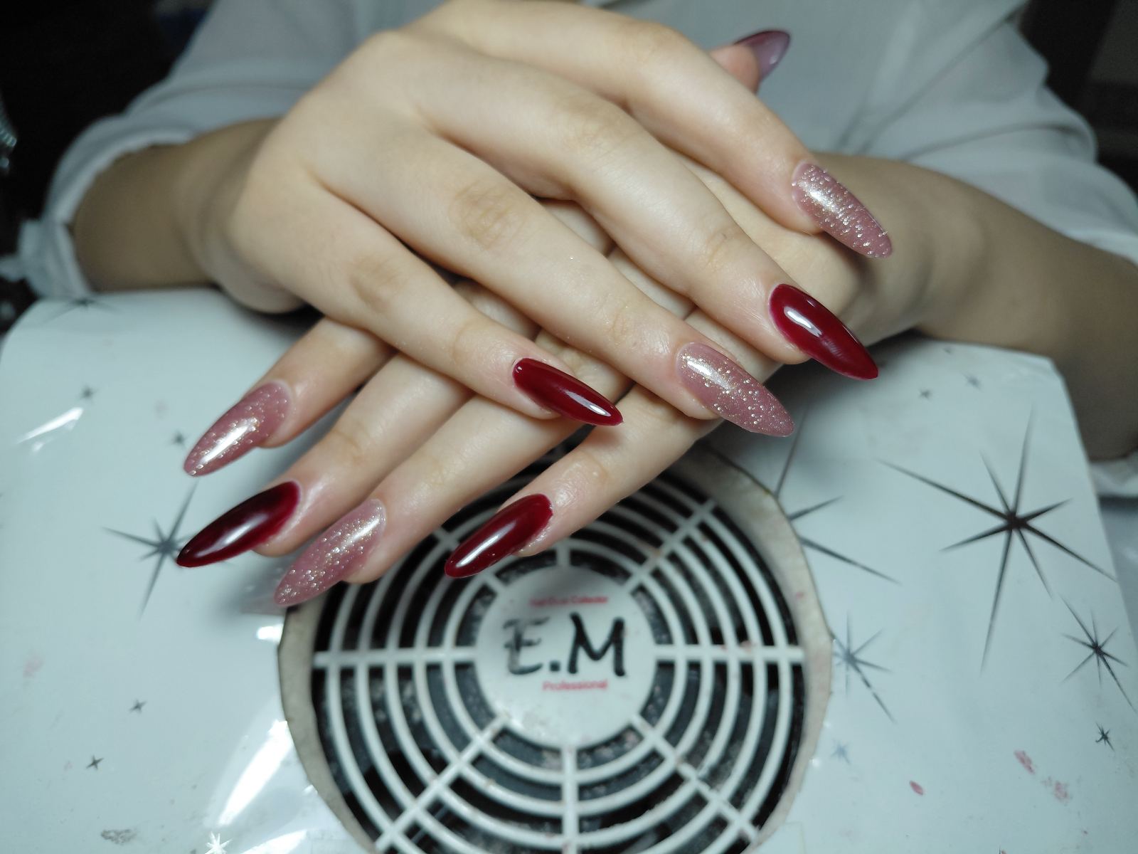 خدمات تخصصی ناخن( zari nails)
