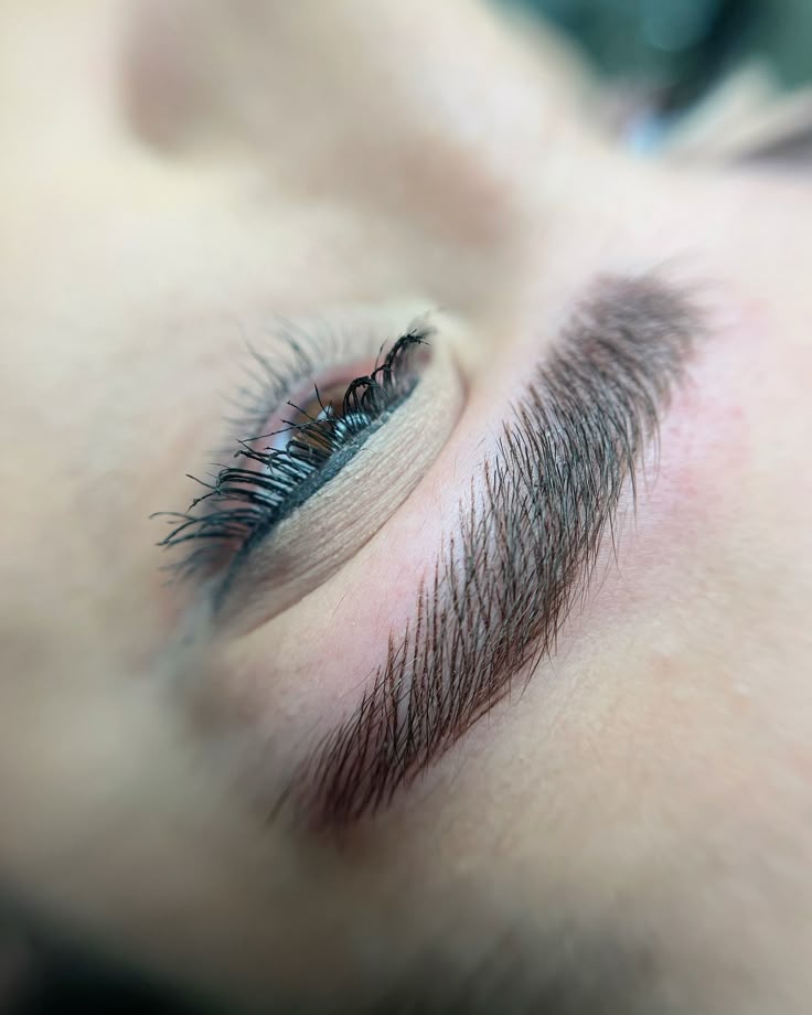 خدمات تخصصی آرایش دائم مینا واحد