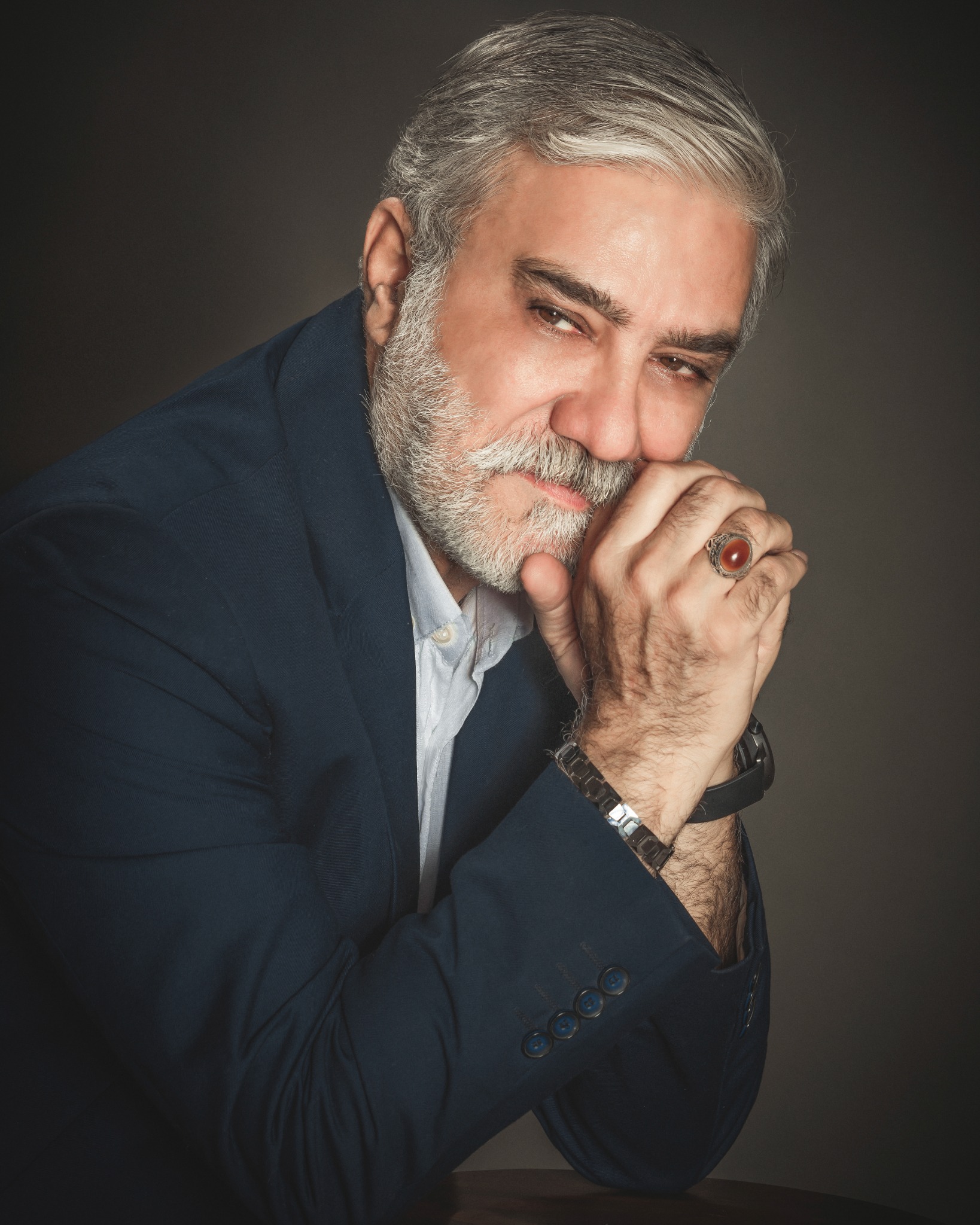 آتلیه عکاسی کادر طلایی