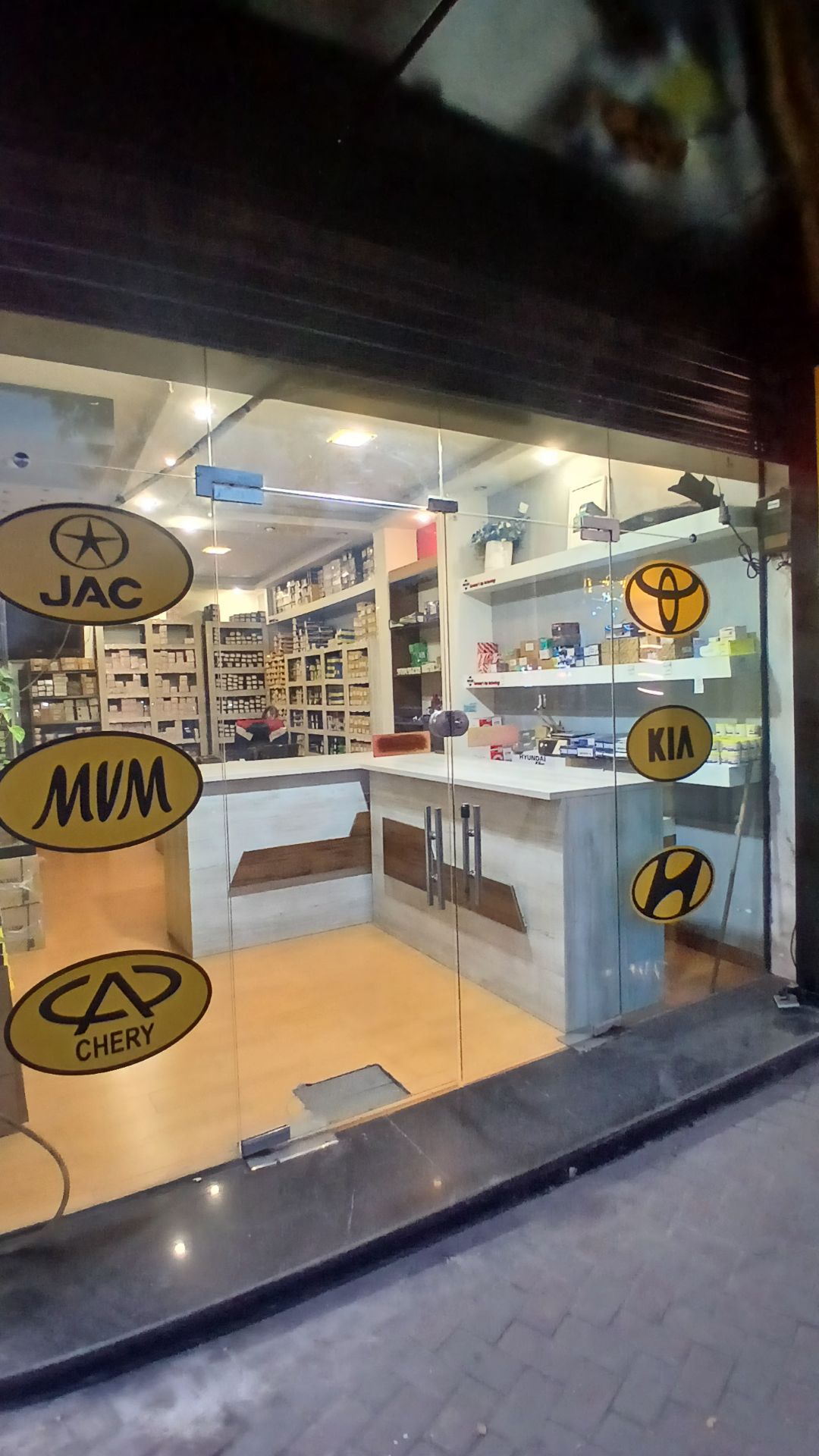 فروشگاه لنت و جلوبندی طاهری