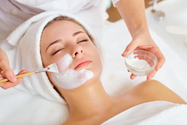 پاکسازی و جوانسازی تخصصی پوست-آراسته نیکو