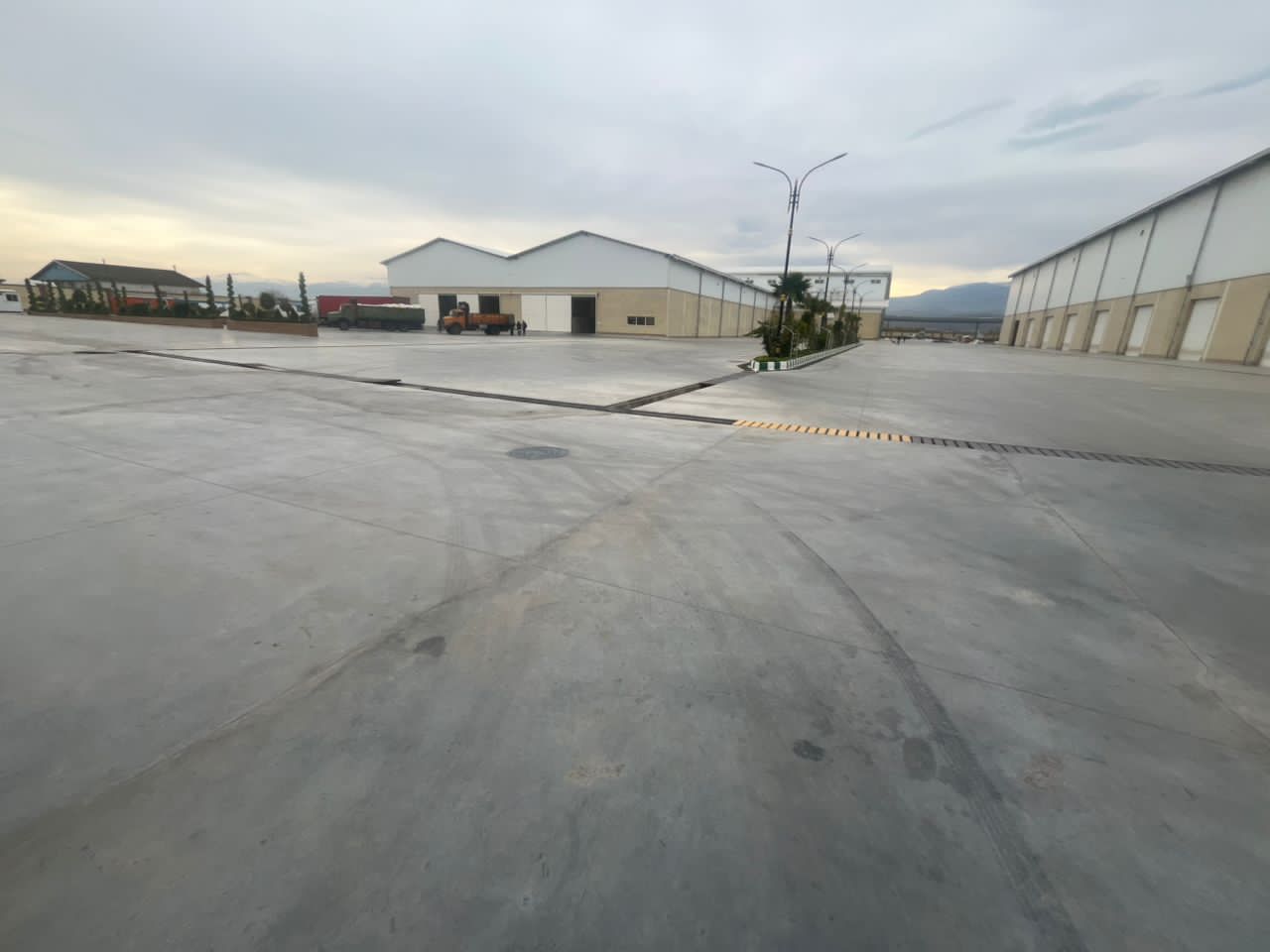 اجرای کف سازی و محوطه سازی  بتن سخت