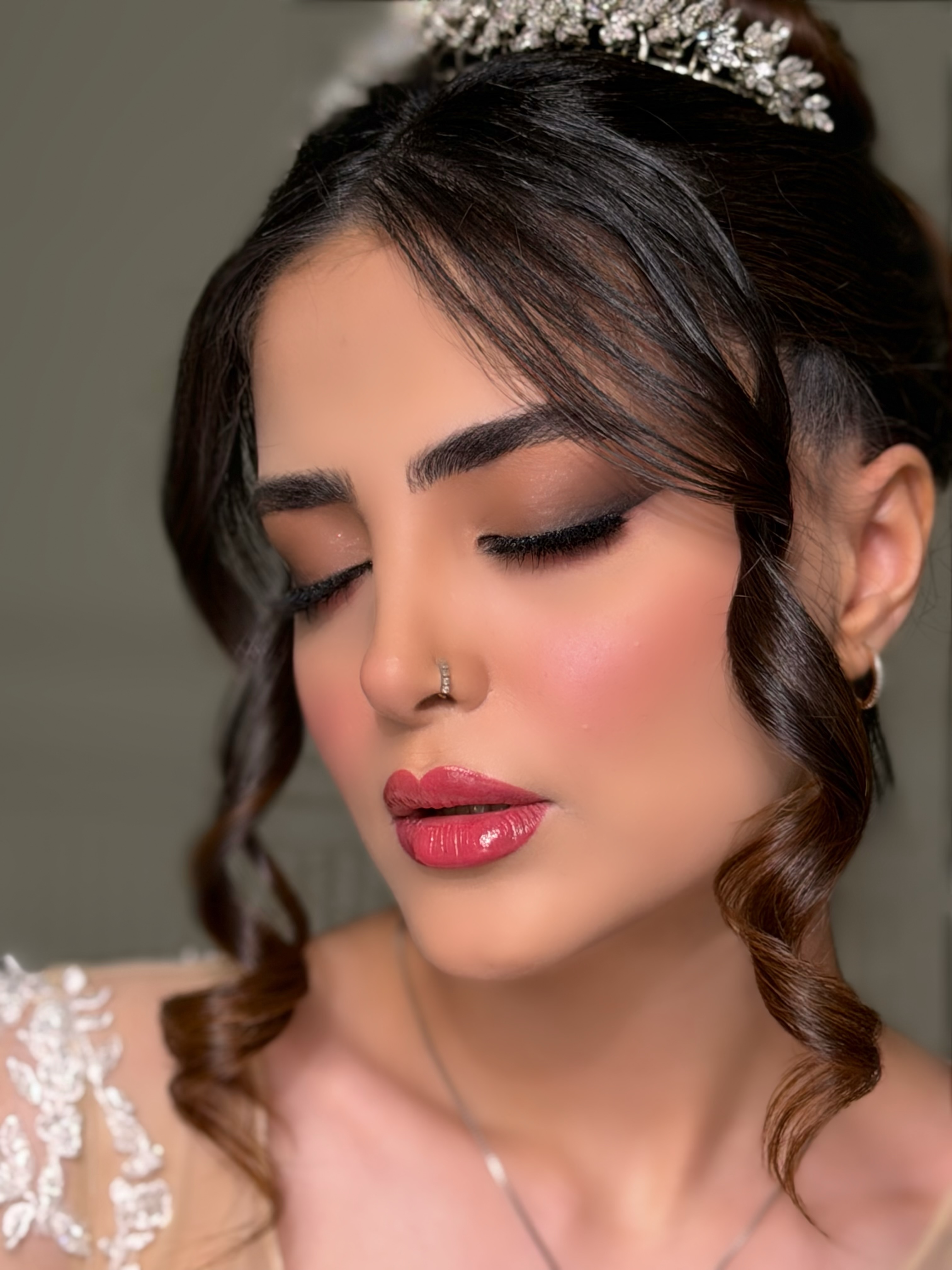سالن زیبایی مستانه(عروس،میکاپ،خدمات)