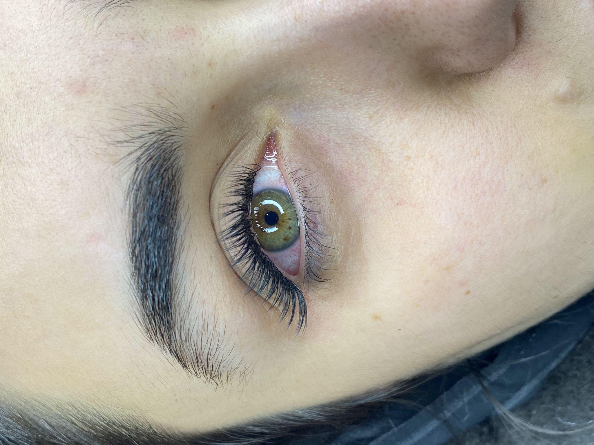 مژه‌کار نادیا