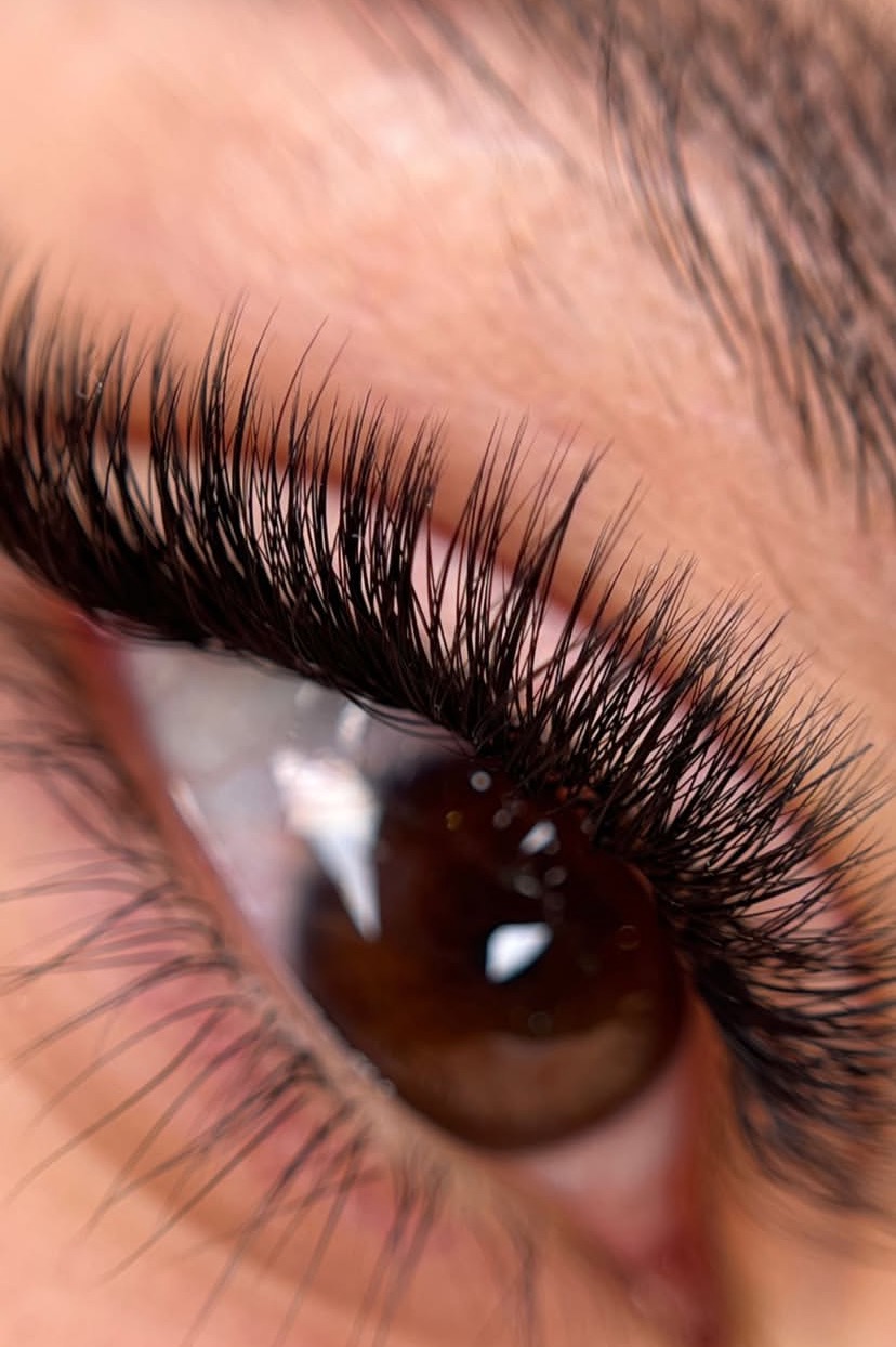 اکستنشن مژه و لیفت ابرو سونی