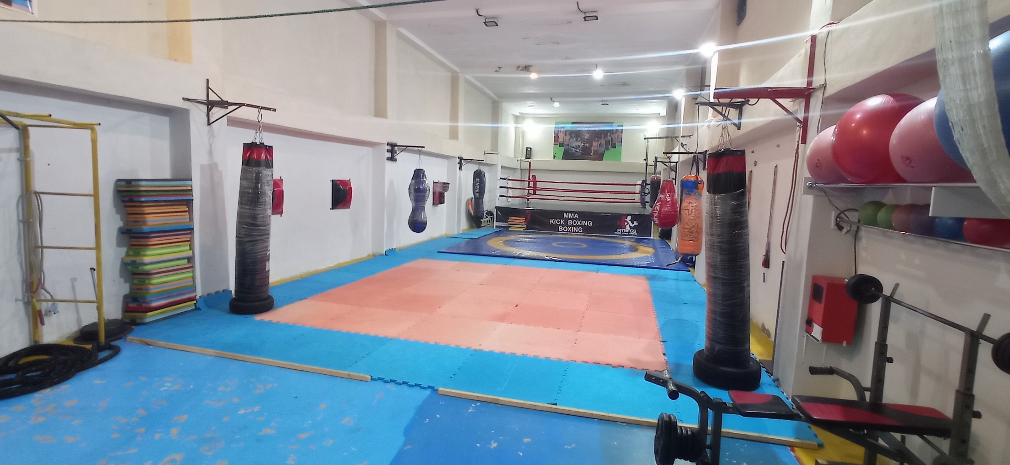 مجموعه ورزشی ستارگان شریف