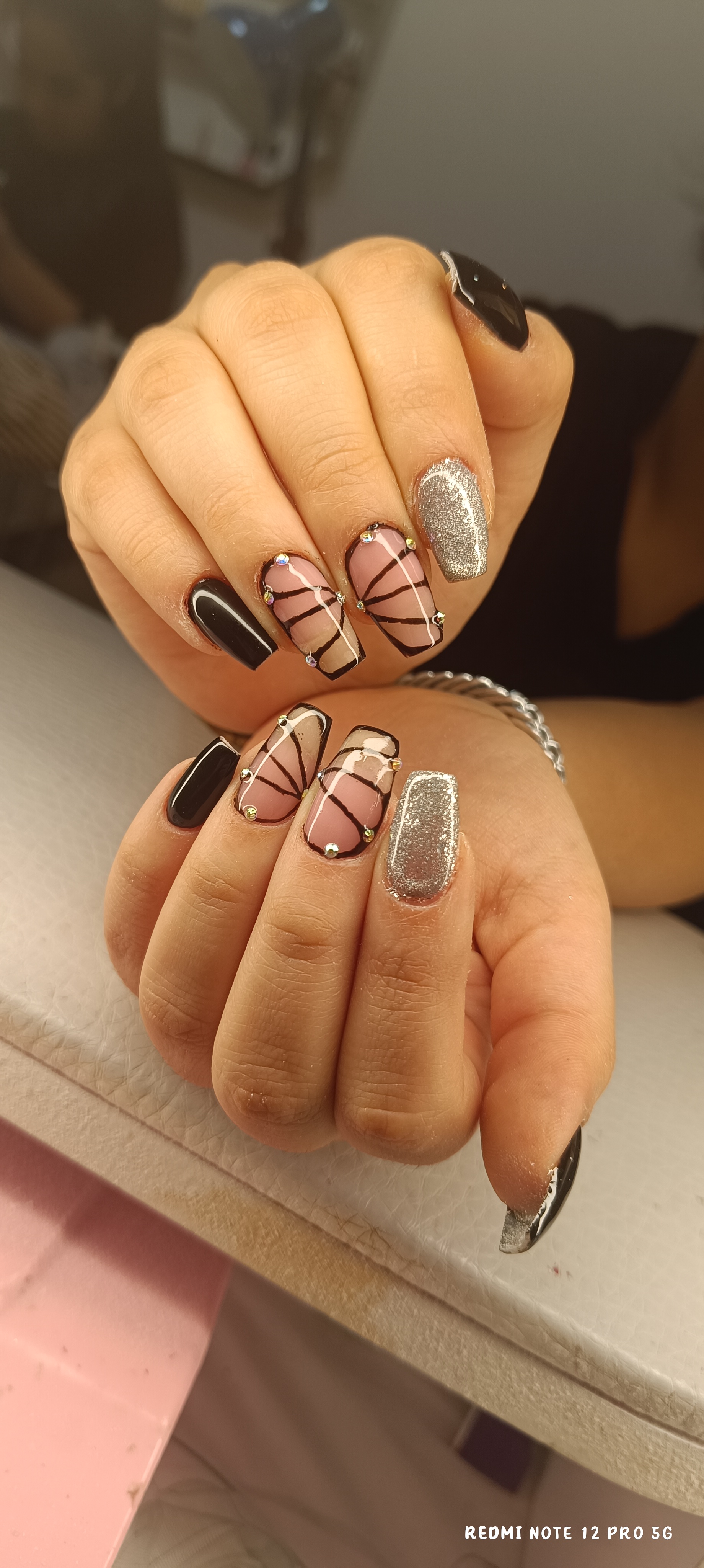 خدمات تخصصی ناخن سما انصاری