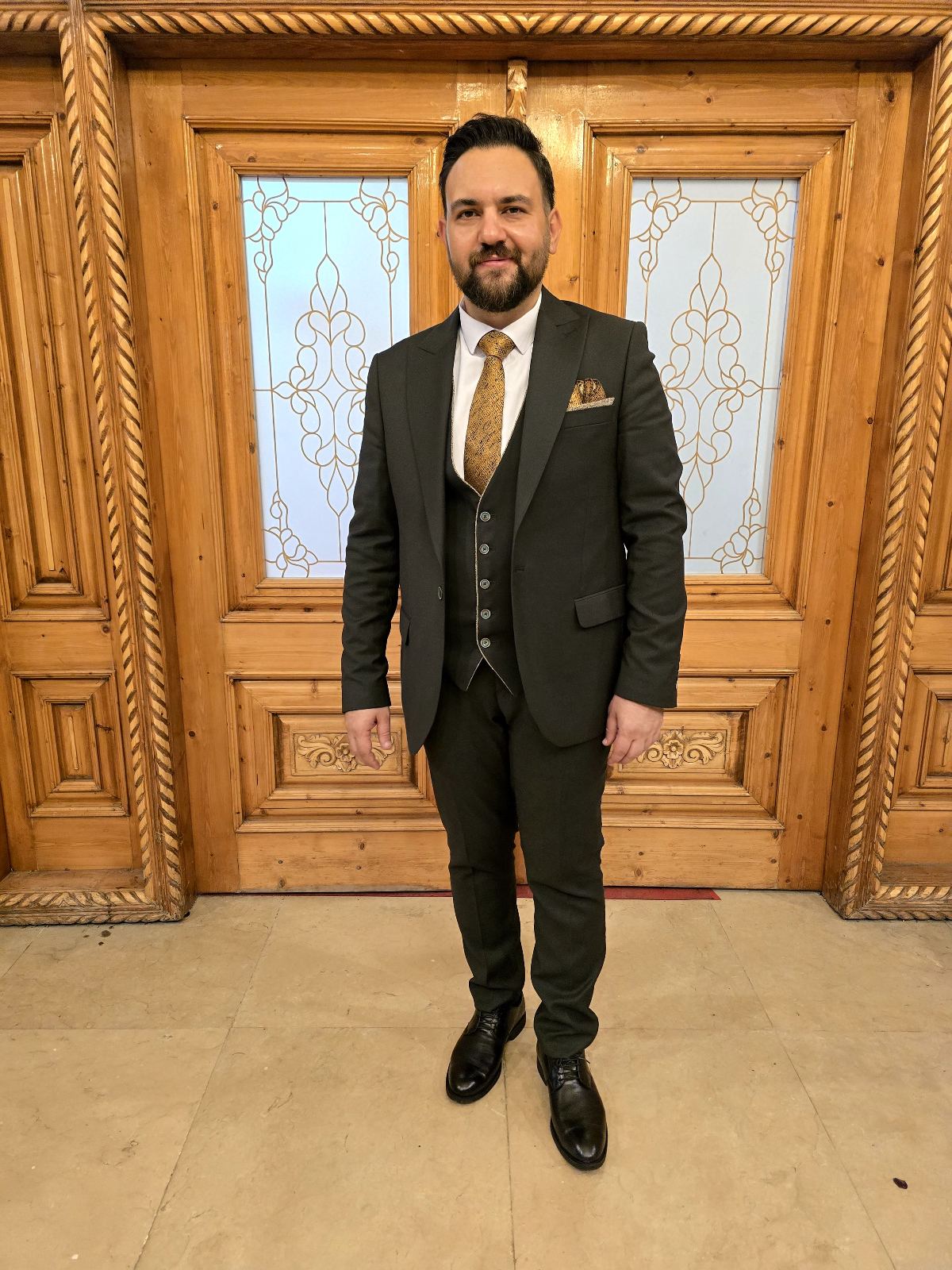 وکیل وحید پیرهادی