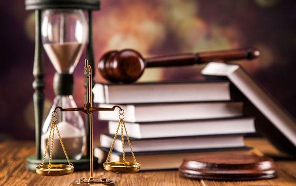 وکیل پایه یک دادگستری