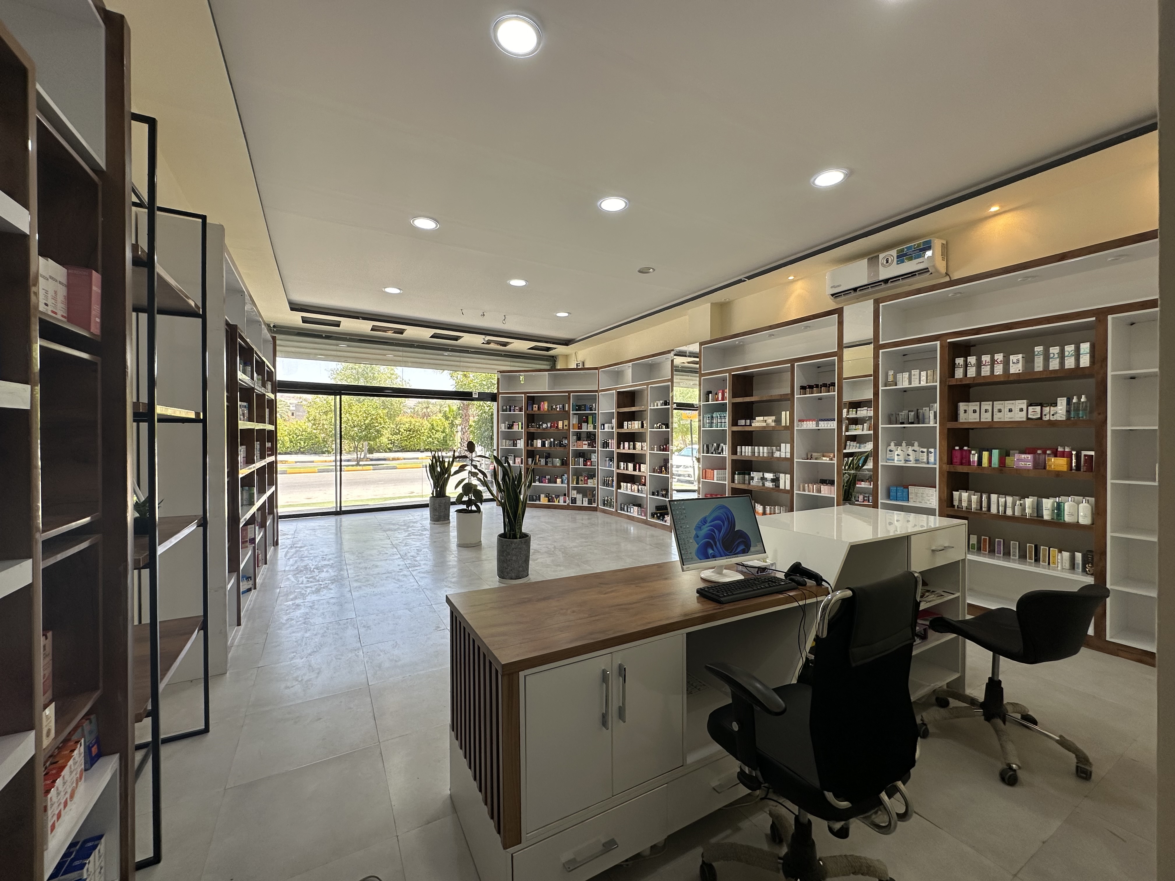 گالری آرایشی و بهداشتی دکتر فلورا