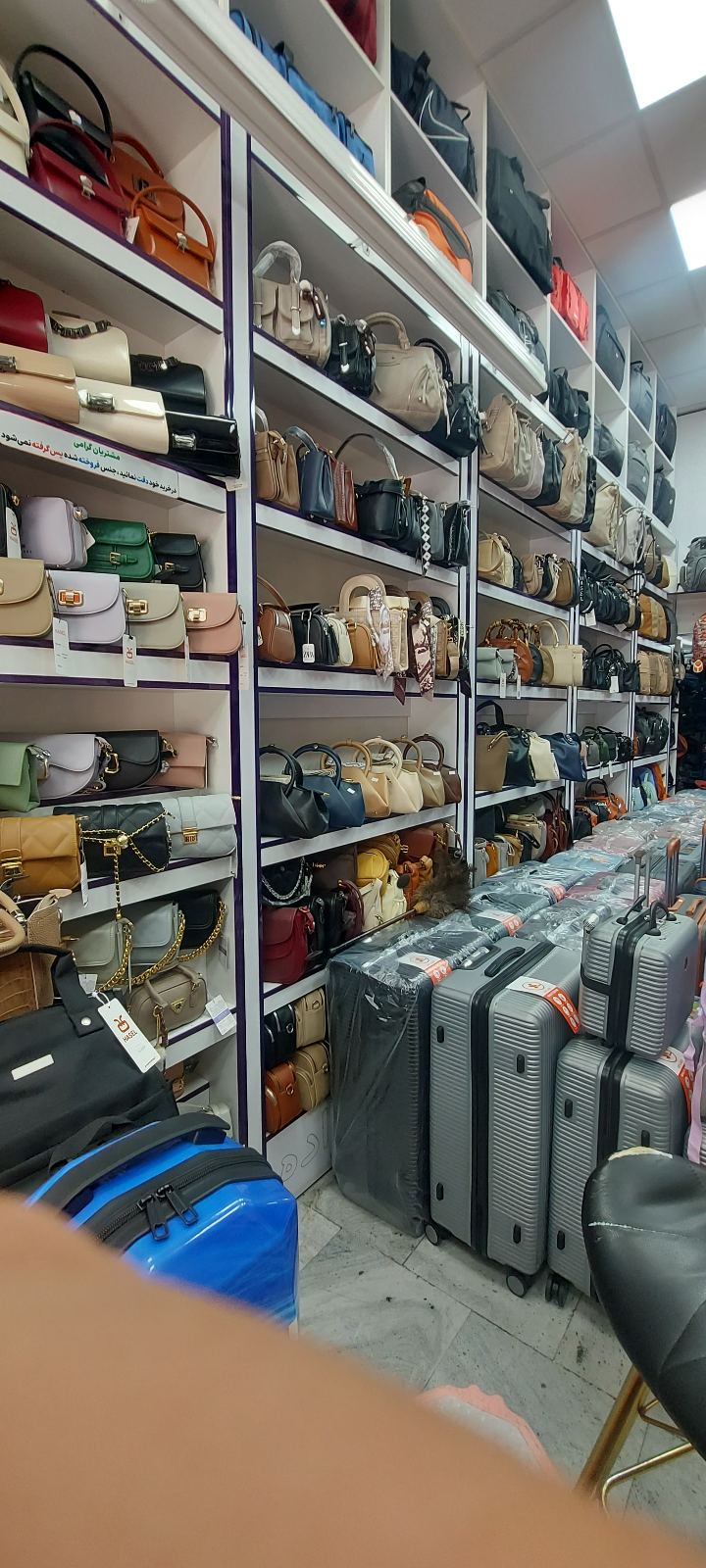 فروشگاه کیف و چمدان خانواده