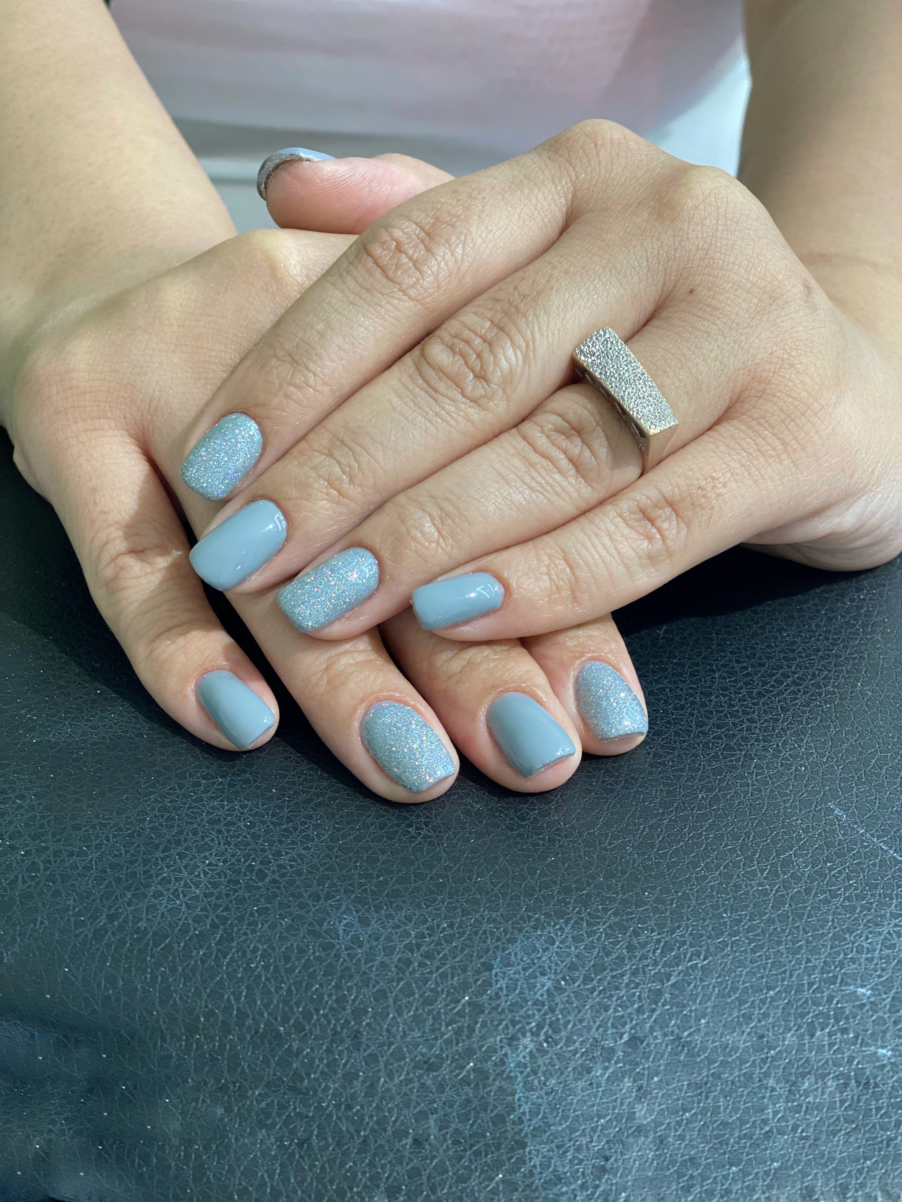 خدمات کاشت ناخن فرشته